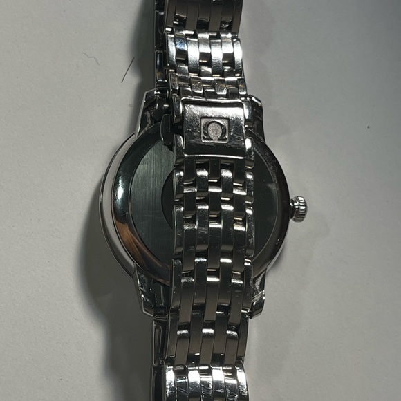 Women watch. - Picture 3 of 5